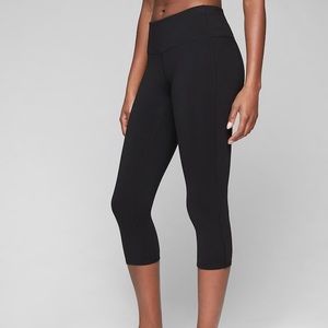 cropped black athleta leggings!